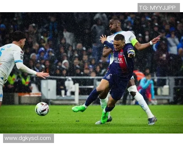 巴黎圣曼对阵球队队员的精彩对决与战术分析 巴黎圣曼对阵球队队员的精彩对决与战术分析