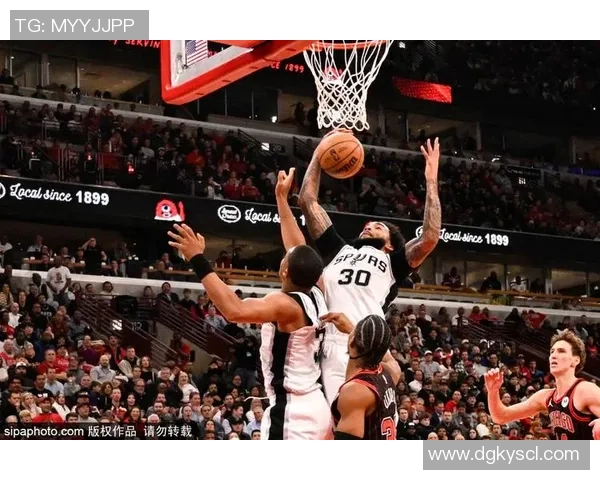 德雷蒙德格林的篮球之路与领导力探讨：从新秀到冠军的蜕变之旅